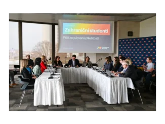 Debata NEWTONu o studentských vízech v Česku