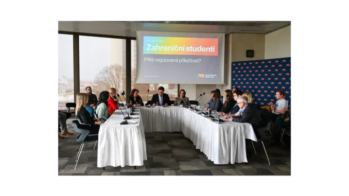 Debata NEWTONu o studentských vízech v Česku