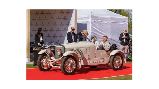 Automobilové klenoty na historické přehlídce v Praze