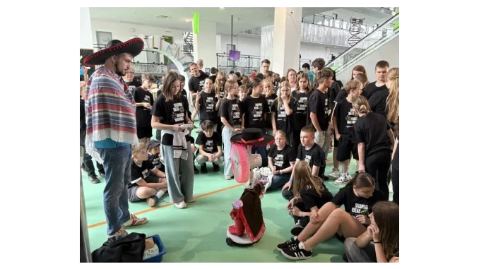 MyMachine: Chodící větrák z dětských snů