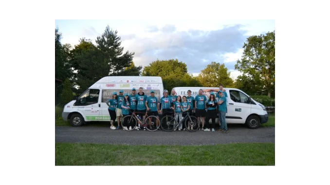 Cyklo-běh bez drog: První tým ujel 648 km