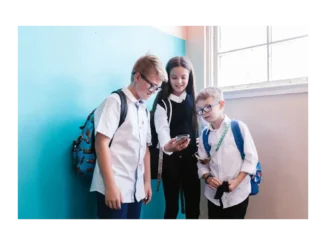 Interaktivní výuka a zákaz mobilů ve školách