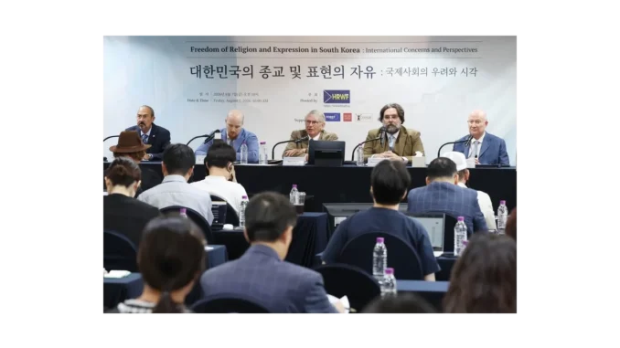 Odborníci volají po propuštění Lee Man-heeho z Shincheonji